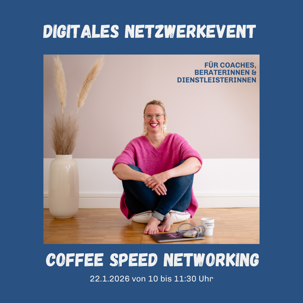 Gretel sitzt im Strandkorb und schreibt in ihren Planer